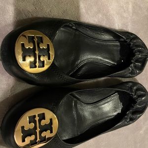 Black Tory Burch Ballet Flats.Size 9M in good condition. Slightly worn in heal.